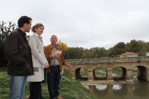 LA SUBDELEGADA DEL GOBIERNO VISITA VENIALBO.